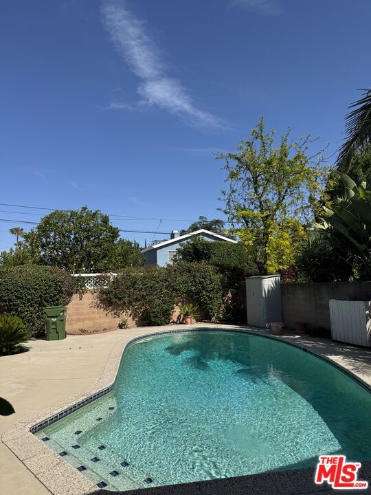 Building Photo - 5412 Hazeltine Ave