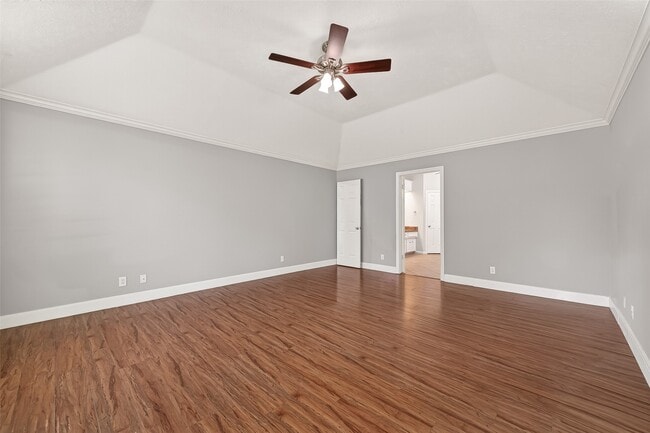 Building Photo - 1918 Shadow Forest Dr