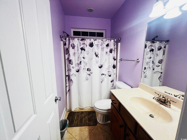 Building Photo - 584 Summerhill Dr