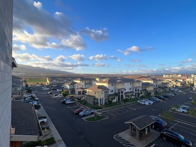 Building Photo - Now Available in Ho‘opili – 1 BR/1 BA with 2 Tandem Parking