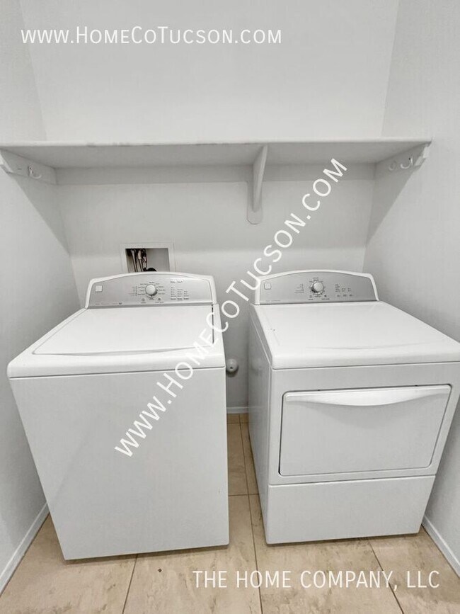 Building Photo - 34584 S Bronco Dr