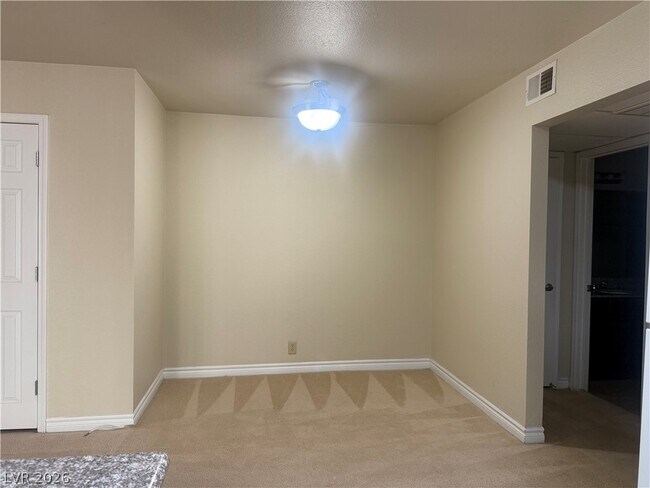 Building Photo - 5350 River Glen Dr