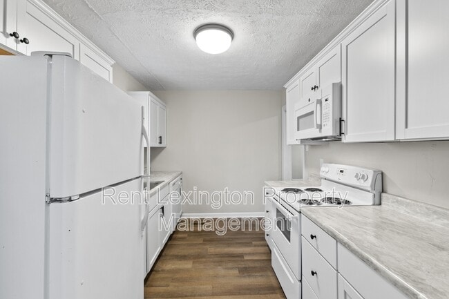 Building Photo - 864 Meadow Ln