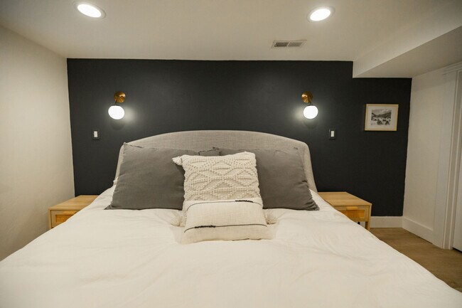 Building Photo - 3045 S 1640 E