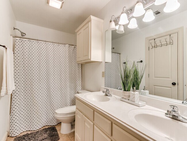 Building Photo - Gorgeous 2 Story Home In Bixby Schools!