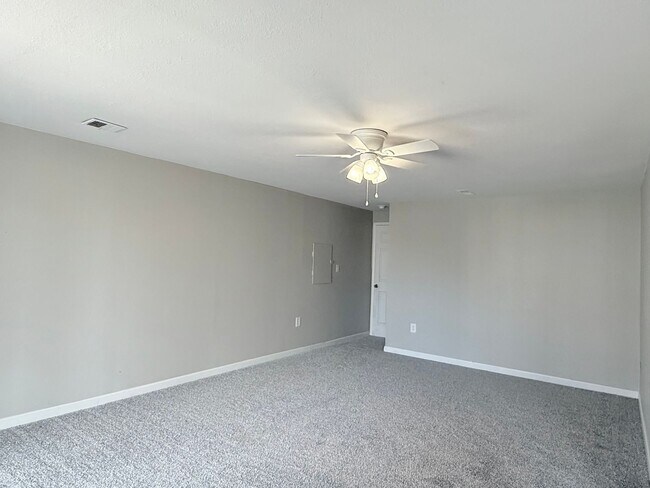 Building Photo - Conveniently Located Home in East Quincy H...