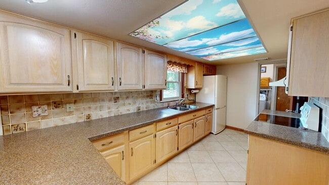 Building Photo - 539 E Rahn Rd