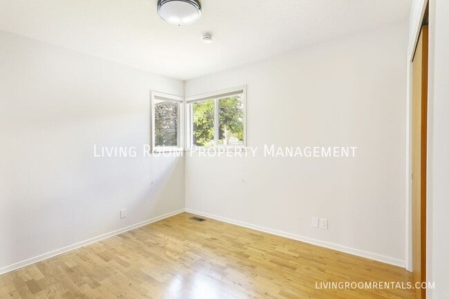 Building Photo - 5030 NE 41st Ave