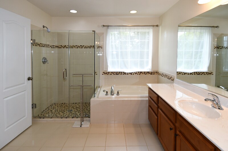 Building Photo - 4230 Winding Waters Terrace