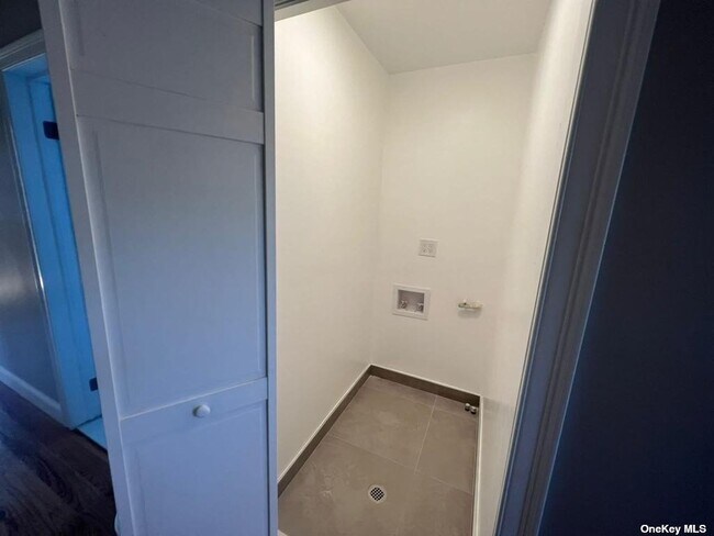 Building Photo - 14-34-34 Dunbar St