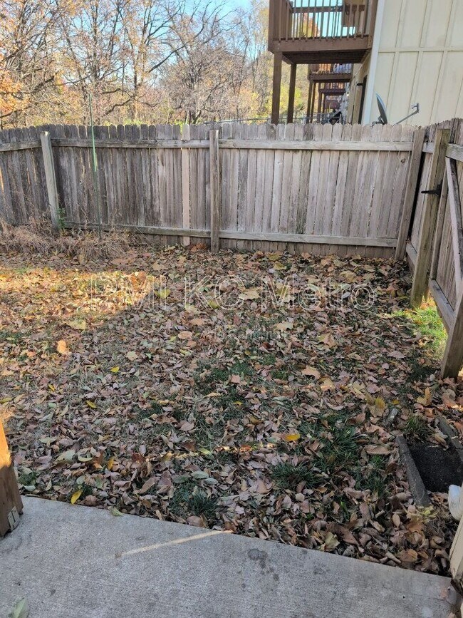 Building Photo - 1008 NE Lindsay Ave