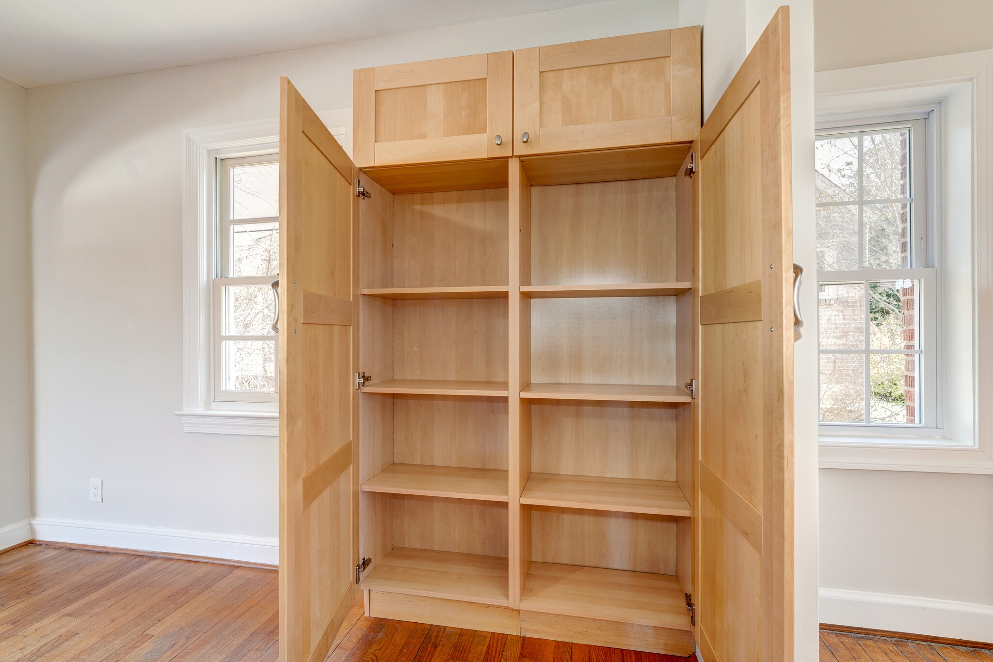 Huge pantry across from breakfast bar! - 4607 N Carlin Springs Rd