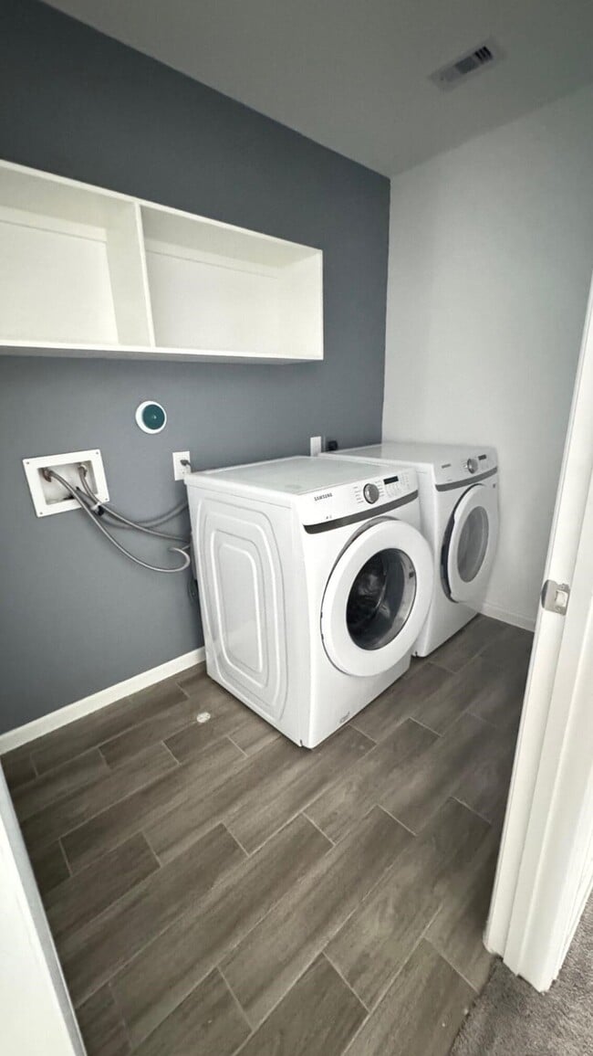 Building Photo - 975 Lars Trek Trail