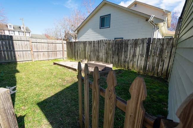 Building Photo - GORGEOUS 5 BEDROOM HOME LOCATED IN SALEM W...