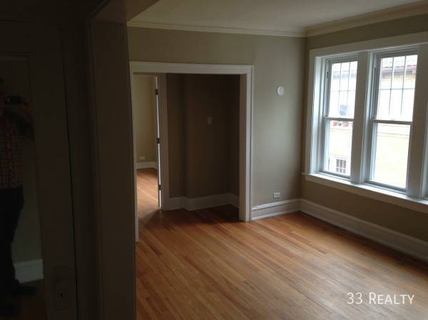 Building Photo - Large 2 Bed 1 Bath in Rogers Park with Cen...