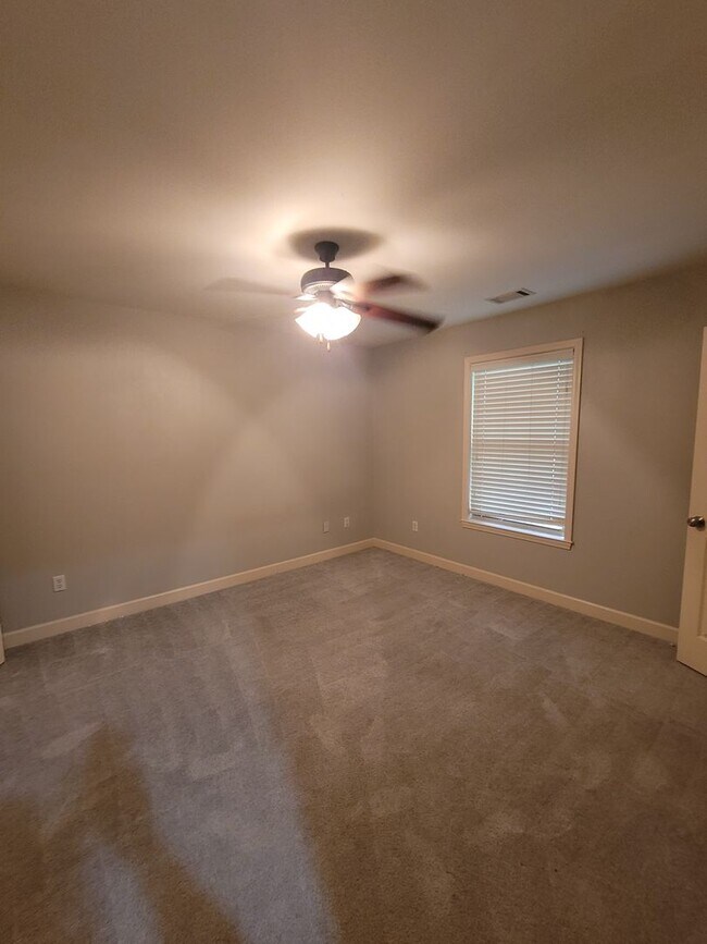 Building Photo - Home in Benton