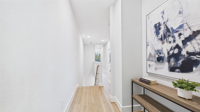Building Photo - 5027 Golden Forest Dr