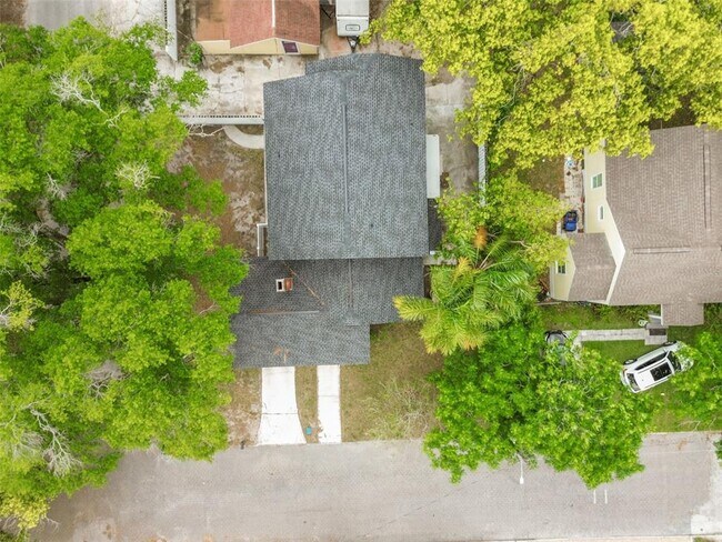 Building Photo - 6810 N Navin Ave
