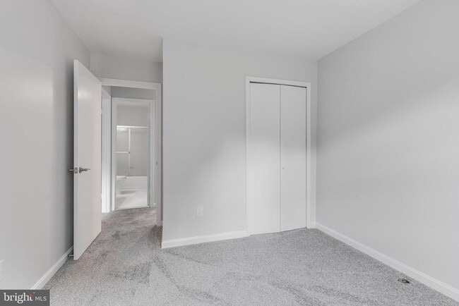 Building Photo - 8589 Raglan Rd