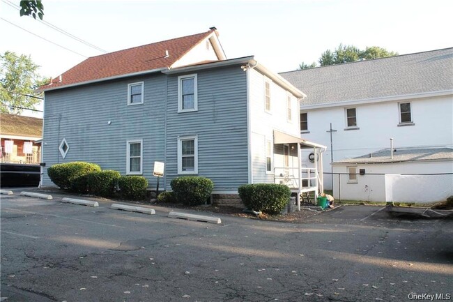 Building Photo - 109 Main St