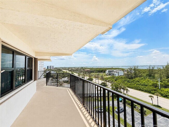 Building Photo - 10044 S Ocean Dr