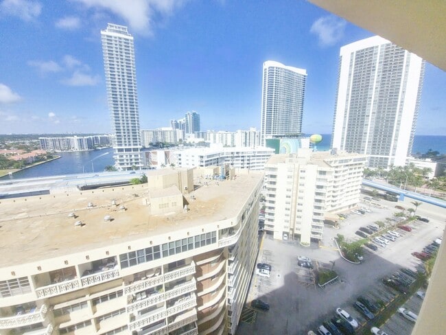 Building Photo - 1833 S Ocean Dr