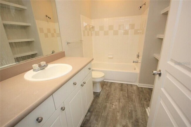 Building Photo - 9401 Crescent Loop Cir