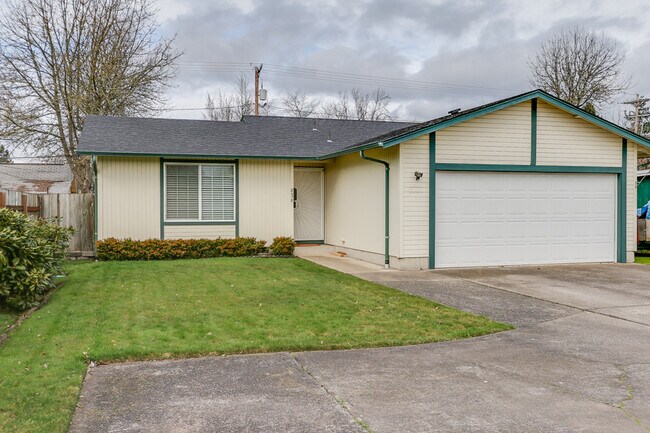 Building Photo - Great 3-Bedroom, 1-Bath Home - Centennial ...