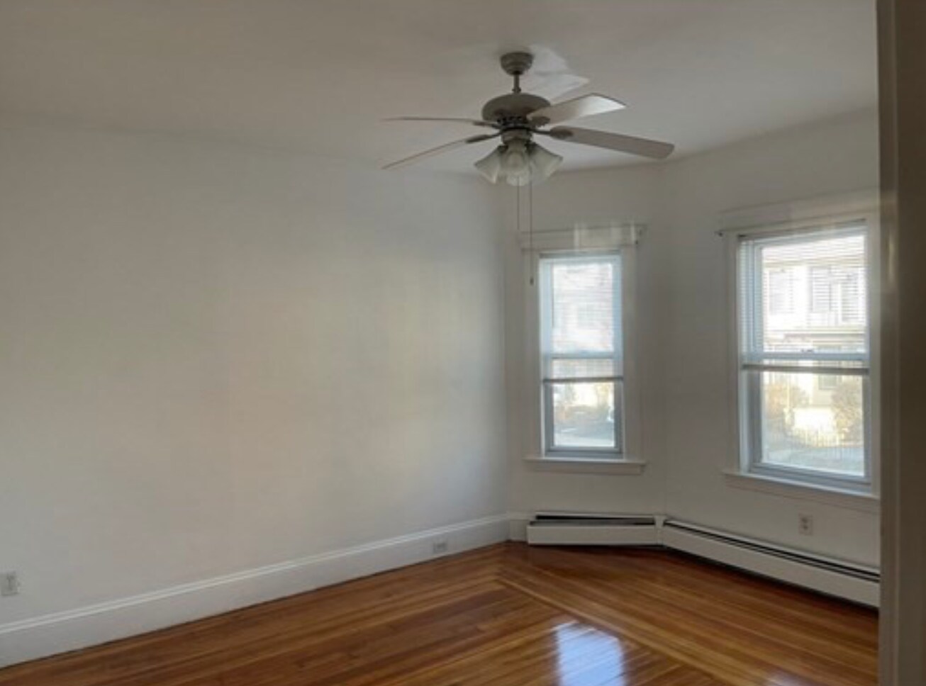 Building Photo - 10 Bowdoin St