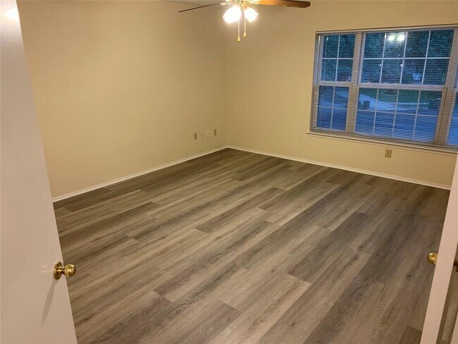 Building Photo - 10911 Grassmere Ct