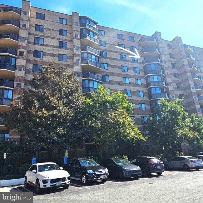 Building Photo - 8340 Greensboro Dr