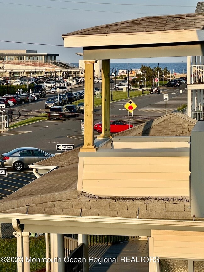 Building Photo - 304 4th Ave