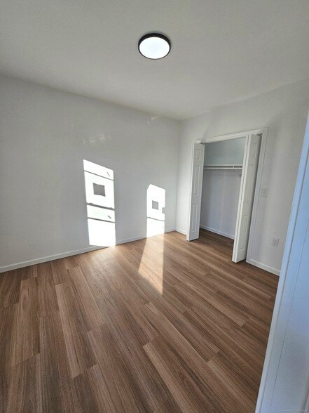 Building Photo - 1153 Main St