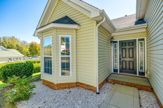 Building Photo - Well maintained 3 bedroom 2 bath home with...