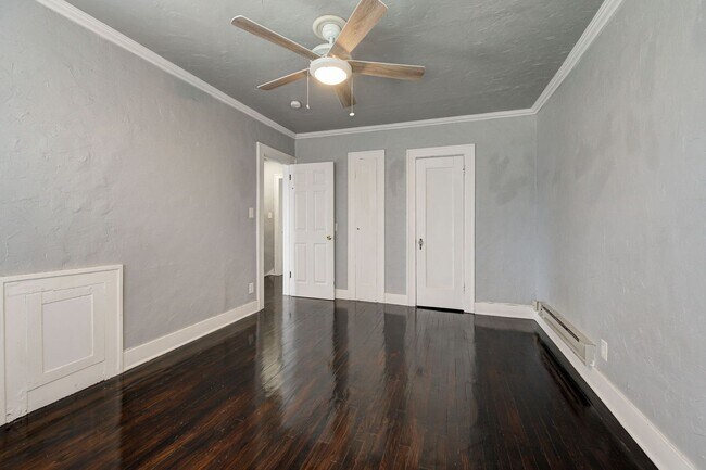 Building Photo - Charming 2-Bed, 1-Bath Upstairs Duplex Near the Paseo District * * * $350 MOVE-IN SPECIAL * * *