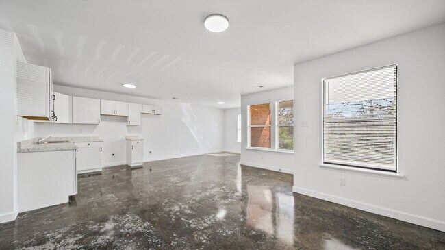 Building Photo - 34 E Geeter Rd