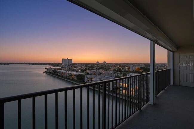 Building Photo - 7300 Sun Island Dr S