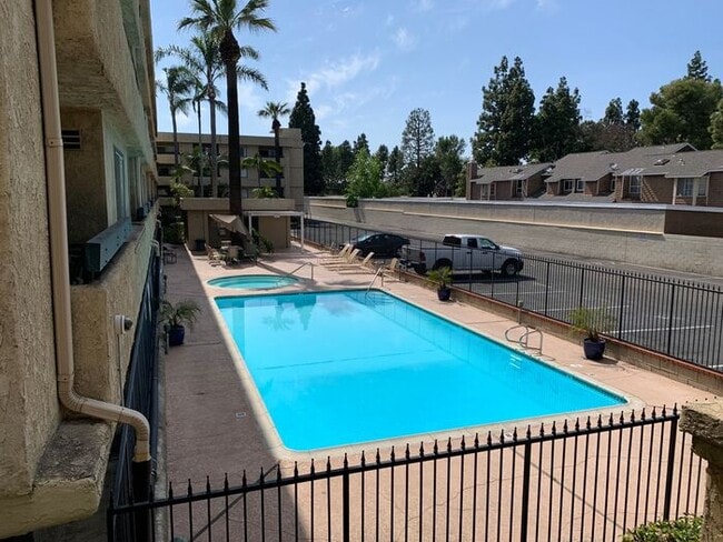 Building Photo - GREAT & SPACIOUS 2BD 2BA FOR LEASE!
