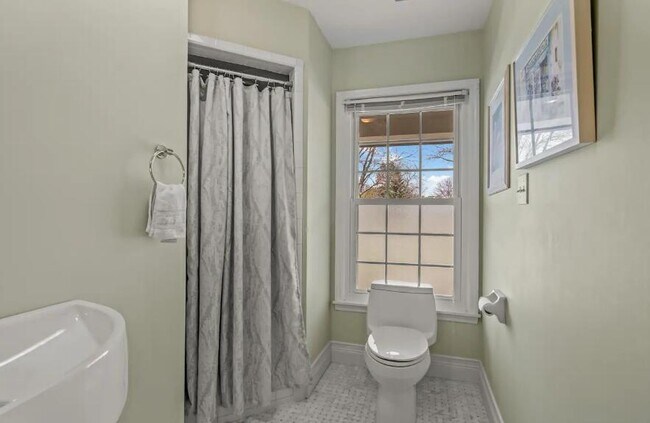 Building Photo - 3223 W Fleur De Lis Dr