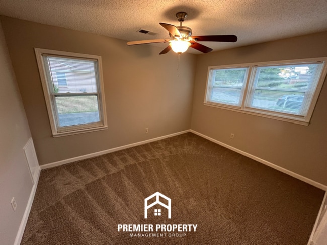 Building Photo - 3034 Clarendon Rd