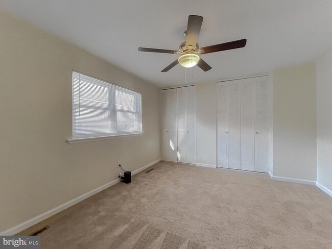 Building Photo - 11859 Oak Manor Dr