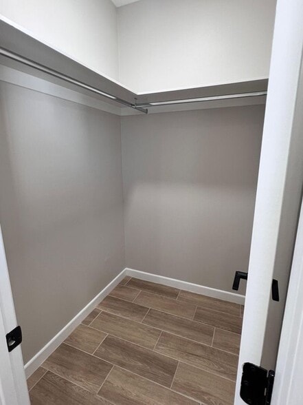 Building Photo - 810 Athol St