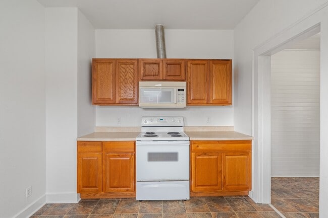 Building Photo - 3033 Sumner Ave