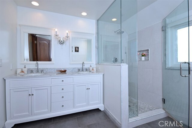 Building Photo - 15128 Valley Vista Blvd