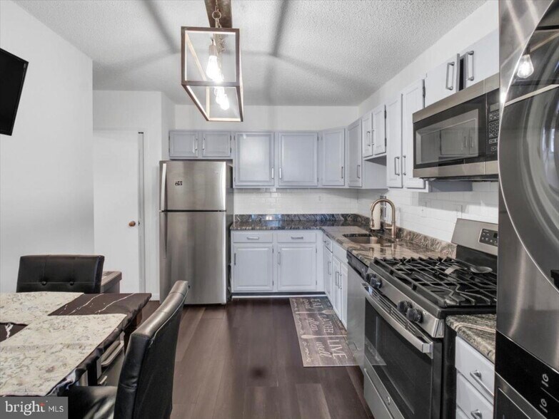 Building Photo - 3701 S George Mason Dr