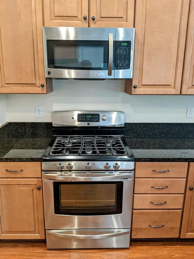 Building Photo - 405 E Main St