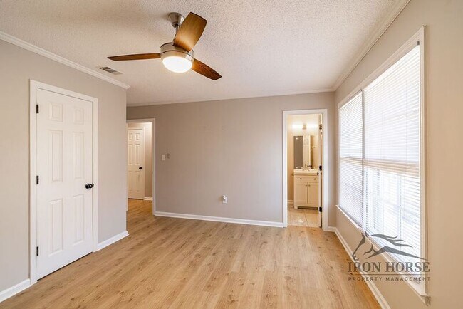 Building Photo - 116 Barrington Dr