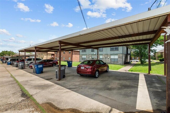 Building Photo - 5545 Brookview Ct