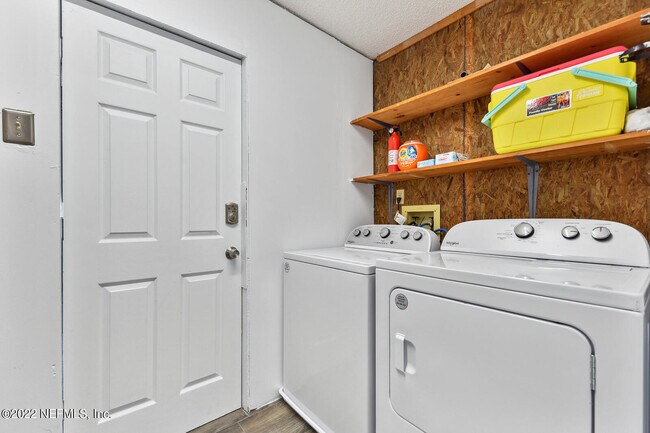 Building Photo - 512 10th Pl S