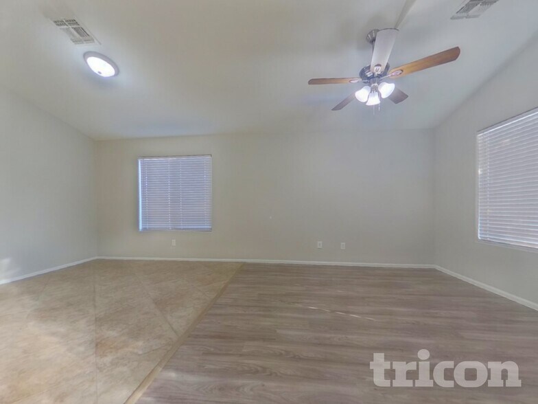 Building Photo - 2116 S 160th Ln